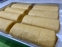 当店自慢の甘さを控えたふんわりした玉子焼きです。容器代込み
※1本からご注文を承ります。