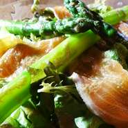 Homemade smoked Salmon Salad with Asparagus and Wallnut Dressing