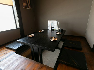 プライベート空間で食事を楽しめる個室も完備