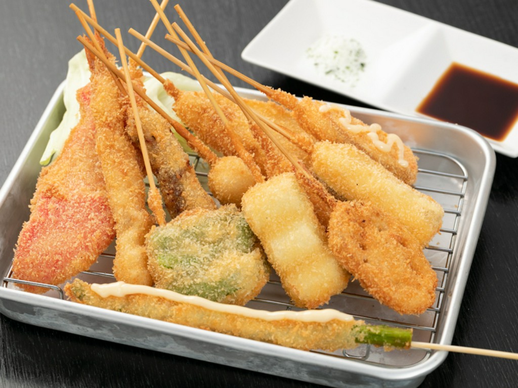 こだわりは生地にあり！オススメを詰め込んだ『串カツ10本盛』