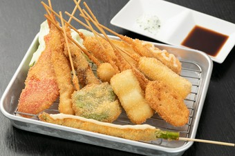 こだわりは生地にあり！オススメを詰め込んだ『串カツ10本盛』