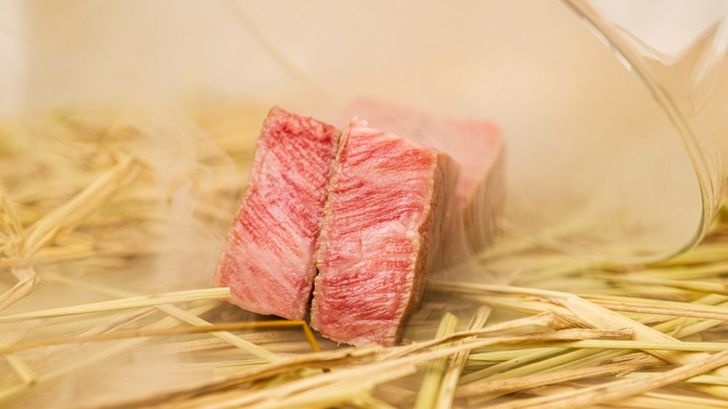 『特撰和牛シャトーブリアンの藁焼き　瞬間燻製』