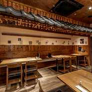 ゆったりとしたお席と日本酒に囲まれたプライベートな和空間をお楽しみいただけます。