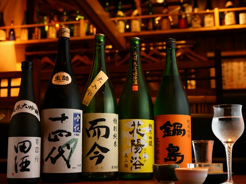 48種もの日本酒を全品380円で提供
