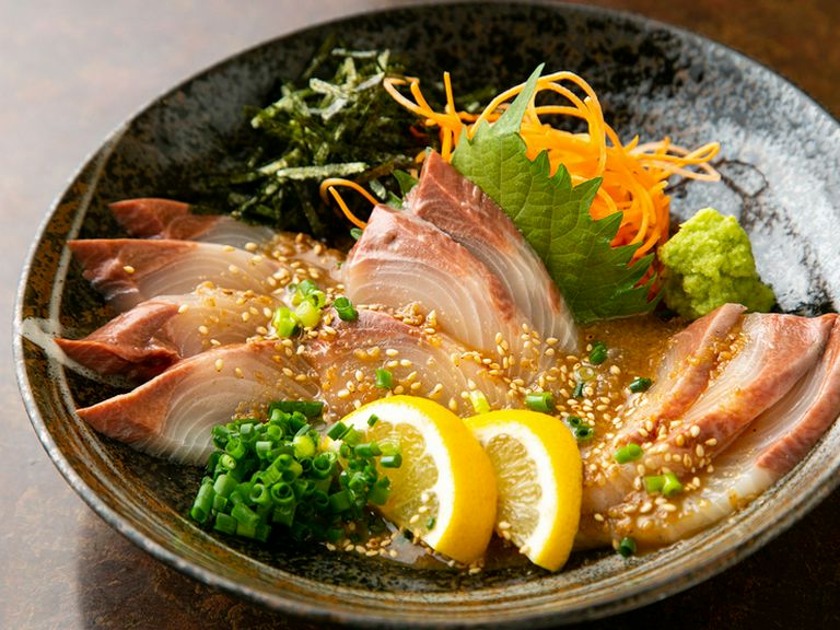 濃厚なゴマダレが後口を引く『ゴマ勘八(カンパチ)』