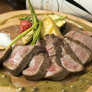 宮崎牛A5ランクの中でも最上級の11番、12番のみ使用。約130g　本当に美味しいお肉を食べたい方はぜひどぅおーぞ！