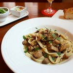 ポルチーニ茸と鶏もものラグーソース、美味しいと言って良いでしょう！
＋220yenでセットに！