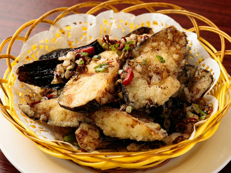 ナス特有の食感をパリパリに進化させた『ナスの黒コショウ揚げ』