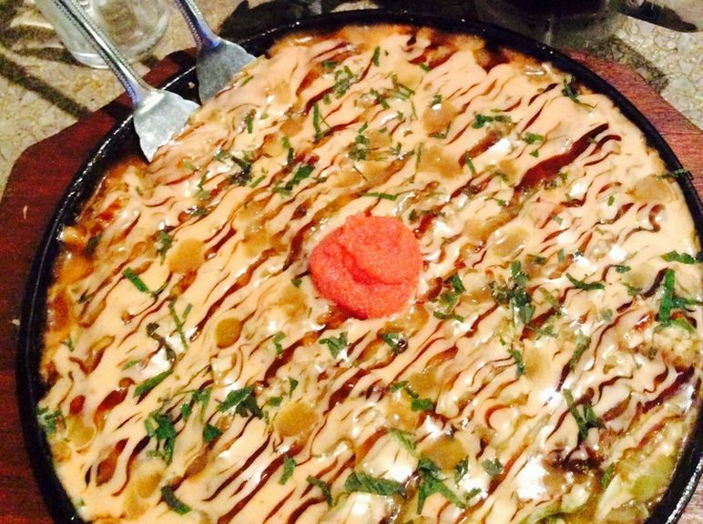 とろけるチーズと明太子の風味が食欲を刺激する『明太チーズもんじゃ焼き』