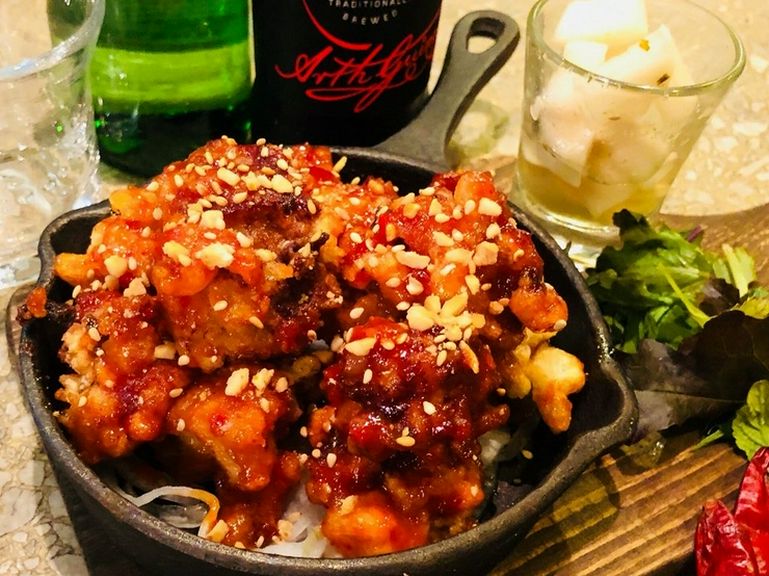 甘辛い味わいが止まらぬ旨さ！　『話題の韓国風唐揚げヤンニョムチキン』