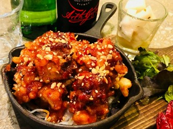 甘辛い味わいが止まらぬ旨さ！　『話題の韓国風唐揚げヤンニョムチキン』