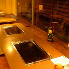 鉄板を囲みながら、最後までアツアツの状態で鉄板料理を堪能