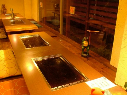 鉄板を囲みながら、最後までアツアツの状態で鉄板料理を堪能