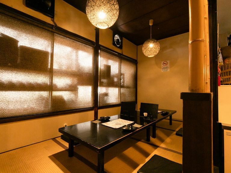 座敷の個室では、周囲を気にせず自宅気分でゆったりくつろげる