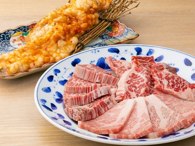 和牛カルビやハラミを満喫『上赤肉盛り、一夜漬けホルモン』