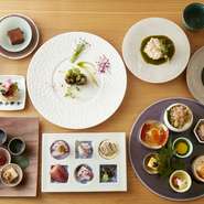 愛媛県八幡浜直送の鮮魚をはじめ、こだわりの肉料理や野菜など全七つの膳＋乾杯の日本酒3種類付き