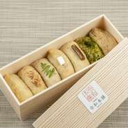 福が詰まった出汁香る7種の玄米出汁いなり　

プレーン／胡桃／山椒／黒酢／青汁／山葵／チーズ