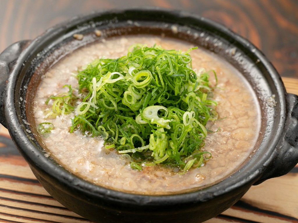 やわらかな口どけがやみつきに。甘めの濃い味噌風味でお酒のアテにもぴったり『牛すじどて煮』