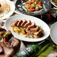 ※前日までのご予約にて承ります。
※料理内容は仕入れ状況により変更がございます予めご了承ください。
※お日にちにより、ラストオーダーと閉店時間が異なりますのでご注意下さいませ。
※こちらのプランはお席のご指定は承っておりません。予めご了承下さいませ。
※個室もご用意致しております。数に限りがございますのでご希望の際はお問合せ下さいませ。