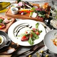 ※仕入れ状況によりメニュー内容が変更となる場合がございます。予めご了承ください。
※料理は大皿でのご提供となります
※お日にちにより、ラストオーダーと閉店時間が異なりますのでご注意下さいませ。
※こちらのプランはお席のご指定は承っておりません。予めご了承下さいませ。
※男性は＋1,080円でご利用いただけます。
※＋540円にてビールの追加が可能です。