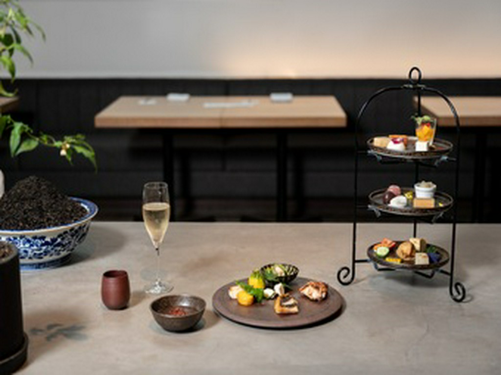 【ディナーアフタヌーン"ハイティー"】シャンパン含むフリーフロー&月替り前菜やデザート23品