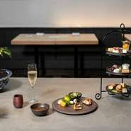 【ディナーアフタヌーン"ハイティー"】シャンパン含むフリーフロー&月替り前菜やデザート23品