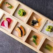 里山の旬をお届けする素材を取り寄せた前菜と、4種の選べるメインディッシュのコースです。
