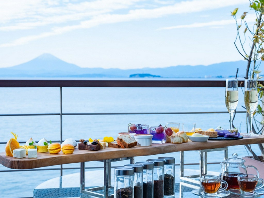 富士山や江の島を望みながら、葉山の色からインスピレーションされた季節を感じるスイーツの数々。