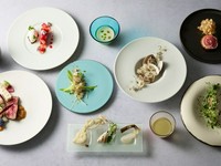 葉山をはじめとした三浦半島の旬の食材を使い、" 葉山の土地の色" をテーマにした料理をお届けします。