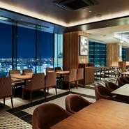 18階に位置する店内は、周囲を見渡す大きな窓から名古屋の街並みを見渡すことができます。
