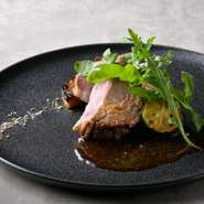 旬の素材を使用したランチフルコースをご用意致しました。
素敵なランチタイムをお過ごしください。