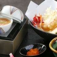 【ランチ】団体利用可！天ぷら、お寿司など10品を盛り込んだ和食御膳