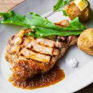 ※土日祝4,000円(税込)

【プラン内容】
・月替わりのコース料理 5品
　　前菜
　　スープ
　　メイン魚料理
　　メイン肉料理
　　デザート
・パン4種ブッフェ
・ソフトドリンク約10種のブッフェ