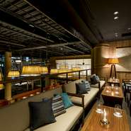 吹き抜けの空間は、開放的ながらもプライベートなパーティをお楽しみいただけます。
ロフト最大30名様までご利用いただけます。