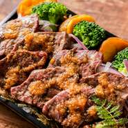 シェフ厳選和牛“宮崎牛”や熊本県産“黒樺牛”の本格グリルを使用した、肉“BENTO”などご用意しております。