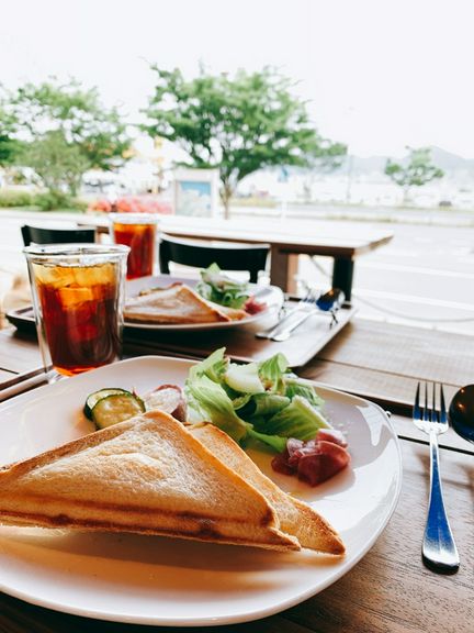 天然酵母ブレッドのチーズホットサンドプレート(無農薬野菜サラダ付き)