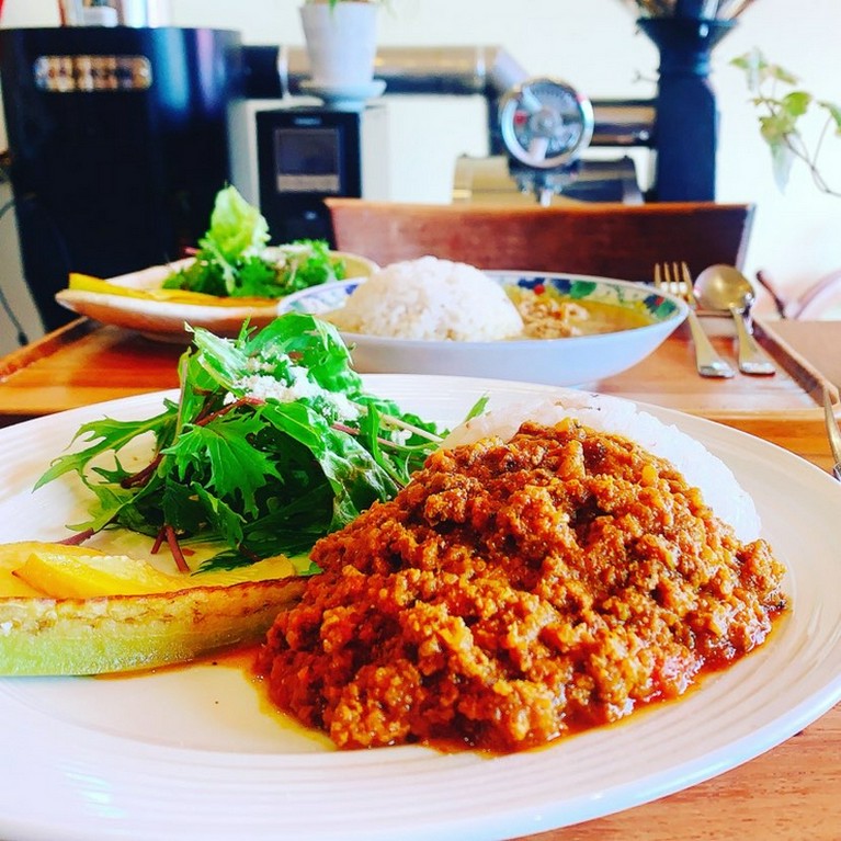 下関産 鹿肉のスパイスカレー（無農薬野菜サラダ付き）