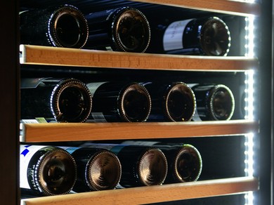 ワインの飲み比べ、ボトルワインも充実