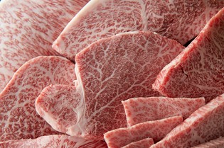 トップクラスの「最とび牛」を厳選し、一頭買い仕入れ