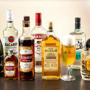 お酒を片手に過ごすのもオススメ。濃厚な香りと味わいが評判のネパールを代表するラム酒「ククリ ラム」をはじめ、世界各国から選りすぐられたアルコールが揃っています。飲み放題で楽しめるのも魅力。
