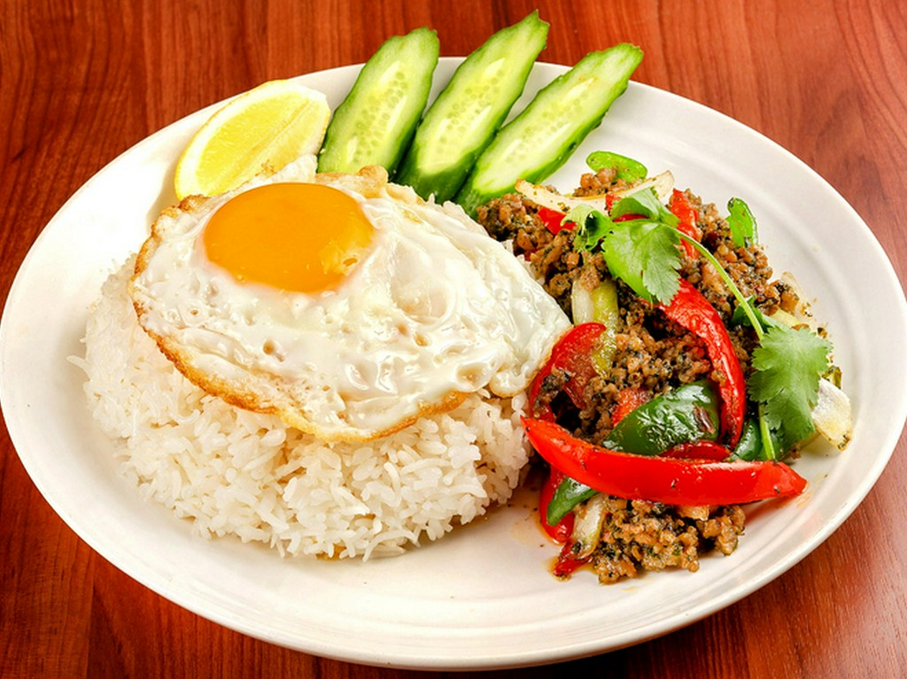 バジルの爽やかな香りが漂う、彩り鮮やかな一皿『ガパオライス』