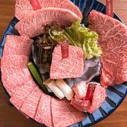 家族旅行で沖縄に訪れたときにもオススメできる【焼肉オリオン】。県産の上質なお肉を筆頭に、沖縄ならではのもてなしを心行くまで堪能させてくれます。
