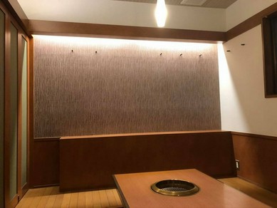 「半個室」でプライベートな空間を