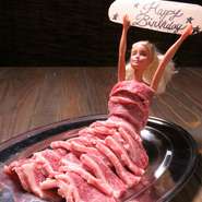 デートや記念日でのお食事にて各種お祝い、サプライズに！肉ドレスが大人気！事前予約にて承ります！