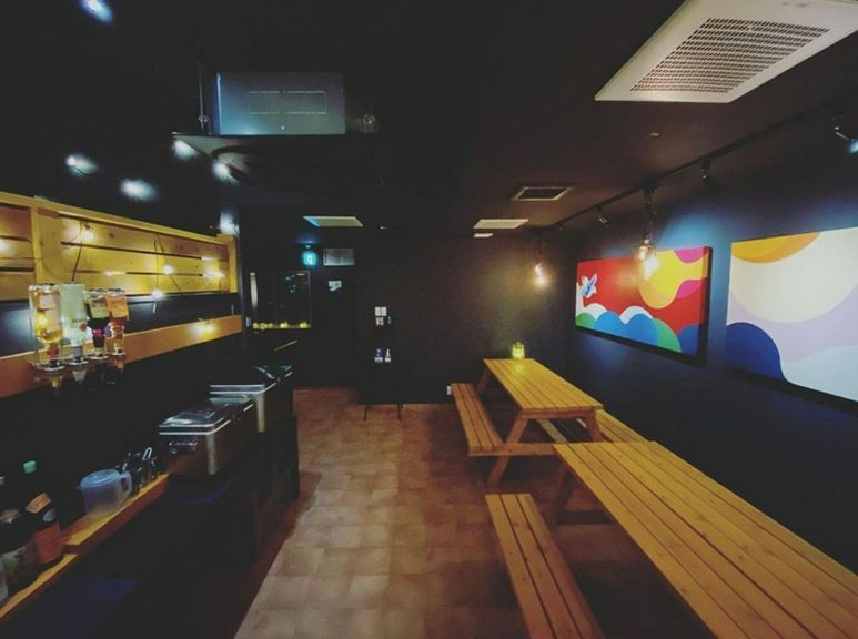 精肉店の2階は、カフェさながらのフリースペース