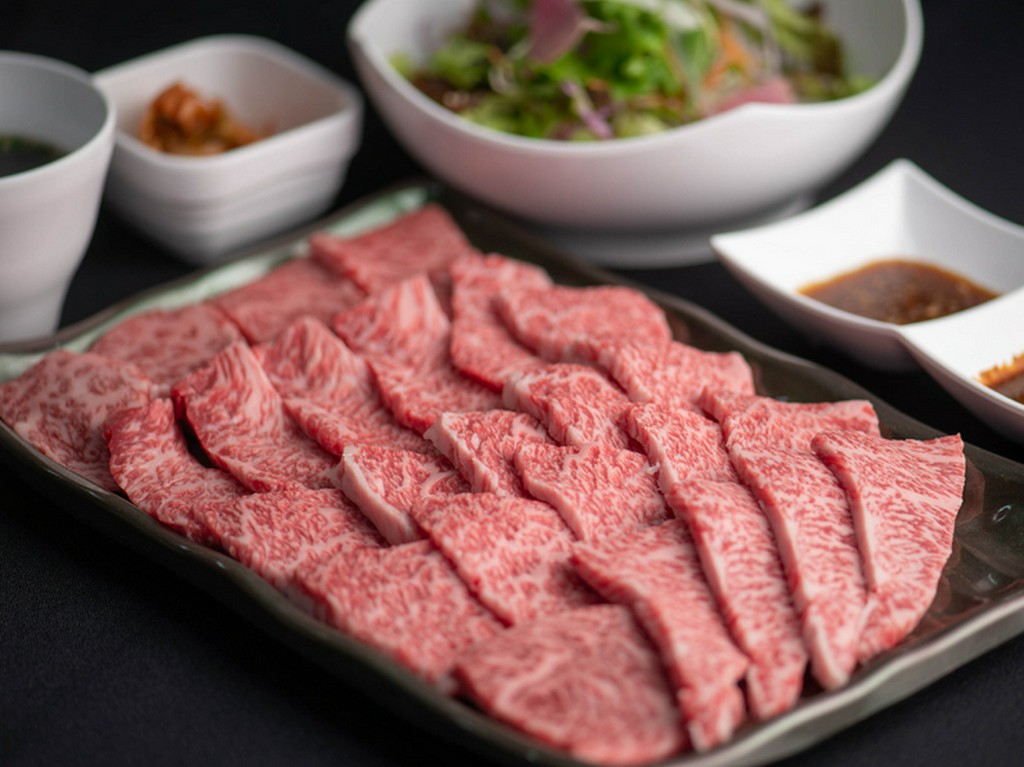 旨みと甘みを感じる、厳選牛を余すことなく堪能