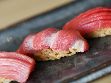 大将のアイデアと技が輝く名作料理『海老・雲丹・稲庭うどん』