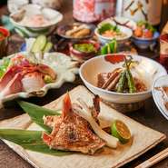 九十九里周辺から仕入れているという魚介のこだわりは、生の魚であること。季節や水揚げの状況に応じて、鮮度の良いものが仕入れられています。1年を通してさまざまな旬の魚介を使った料理を提供。