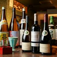 特定の銘柄は置かず、全国の銘酒や珍しいもの、季節のものなど常時20種類用意された日本酒。すべて純米酒以上の日本酒が揃えられています。春は新酒、夏は生酒、秋はひやおろしなど、季節により楽しみ方はさまざま。