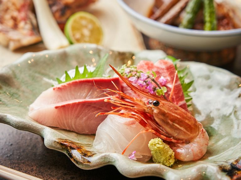 生にこだわり、丸のまま仕入れられる鮮魚
